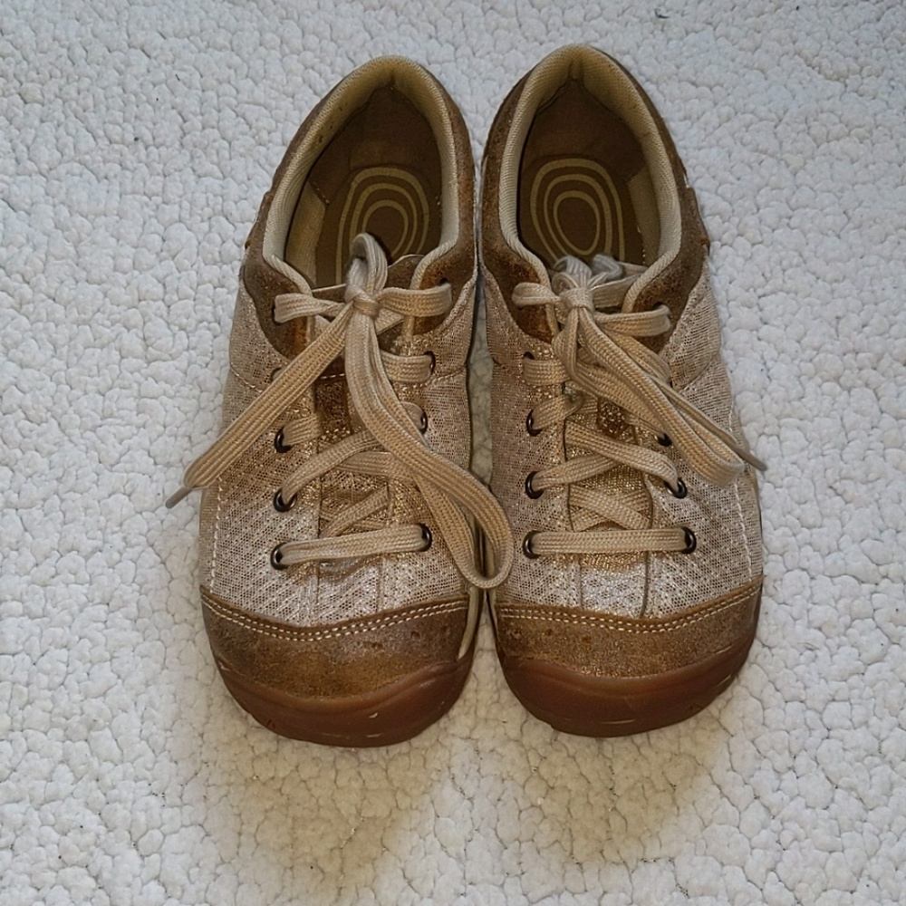 Walking shoes